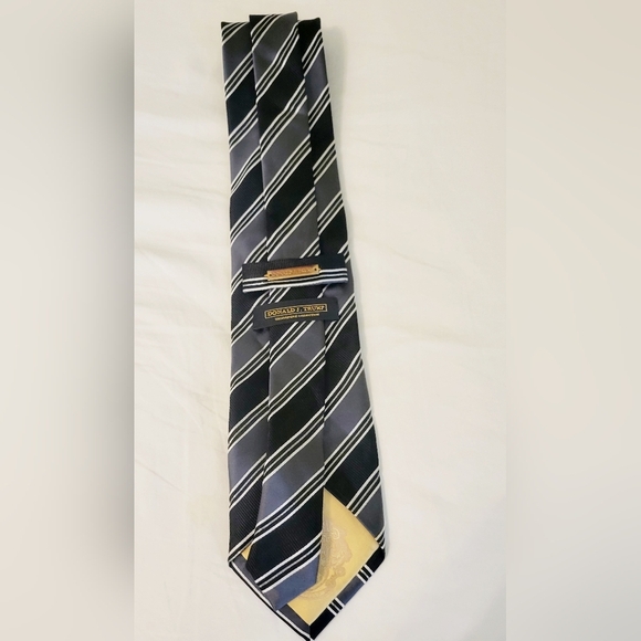 Donald J. Trump Signature Collection Gold Bar Vintage Black Stripe Silk Neck Tie - Picture 1 of 5